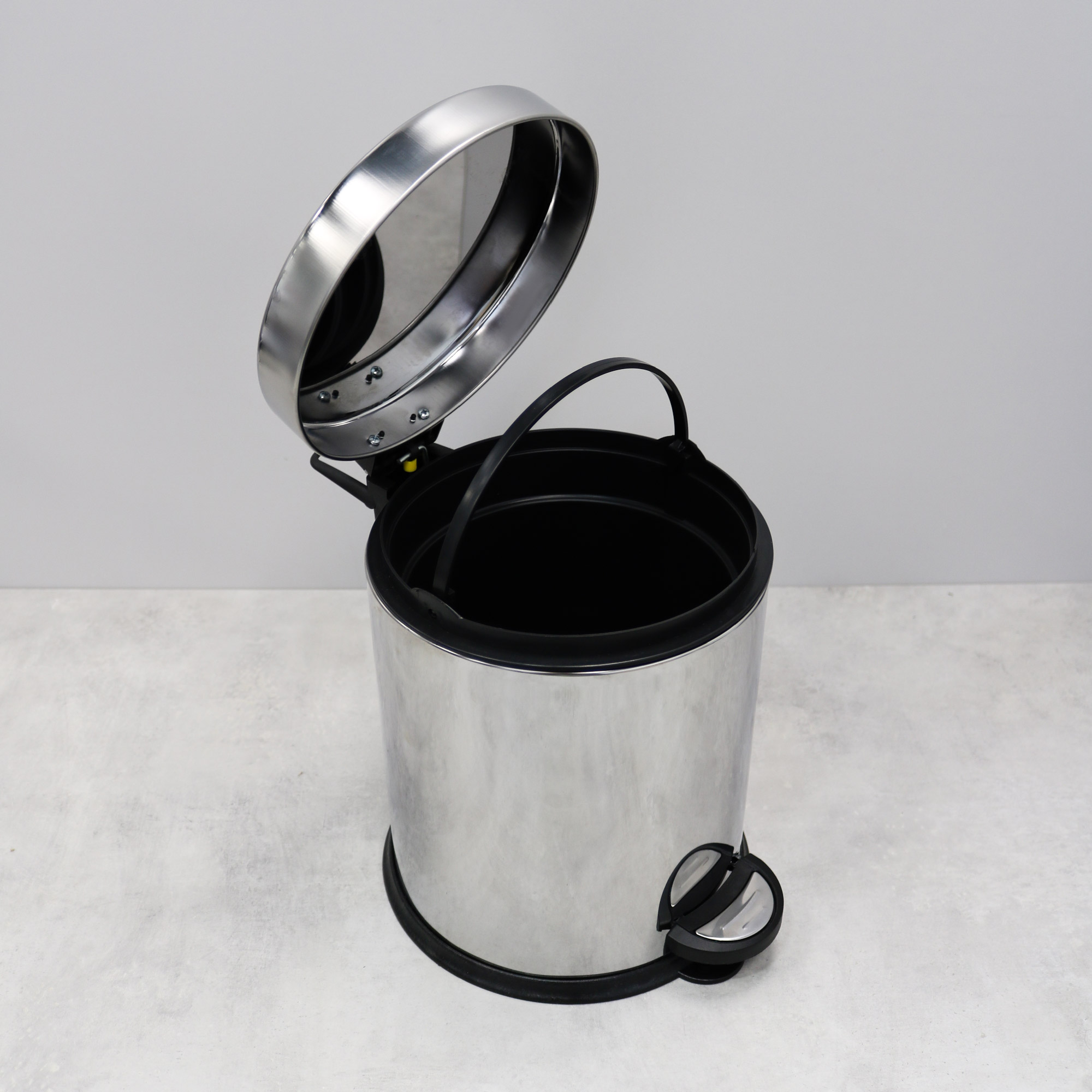 Ведро с крышкой плавного закрывания 5 л FIXSEN HOTEL (FX-34024M) Ведро с крышкой плавного закрывания 5 л FIXSEN HOTEL (FX-34024M)