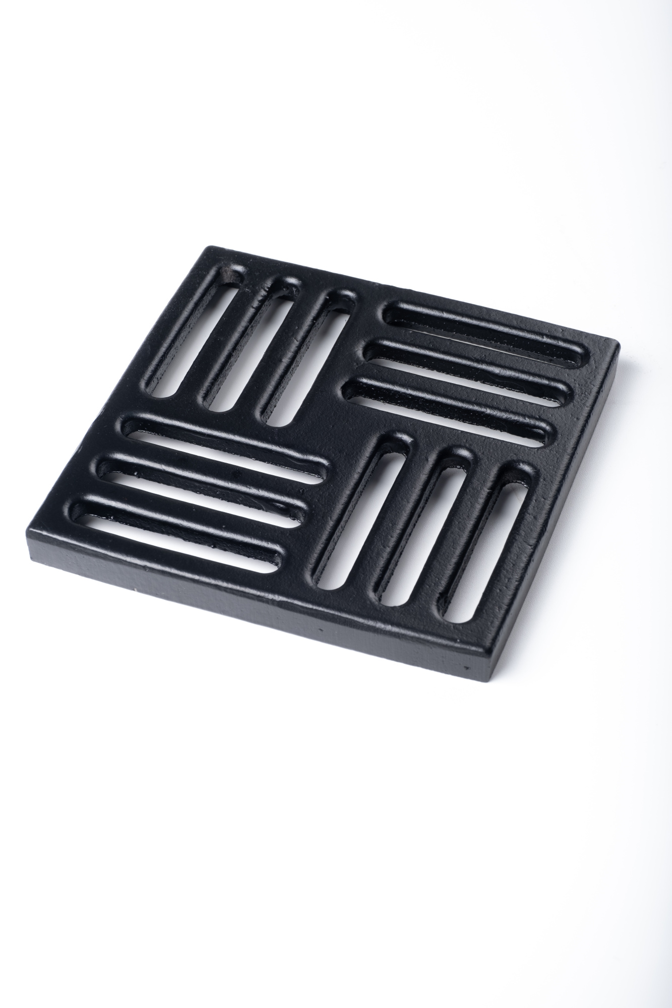 Трап для душа АНИ Пласт TA1716 вертикальный регулируемый с выпуском 110 мм и чугунной решеткой 150х150 мм